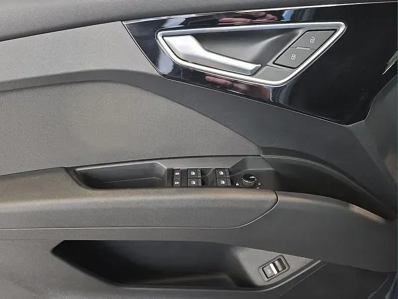 Second-hand Audi Q4 e-tron 150 kW (204 CP) 2023 Albastru SUV