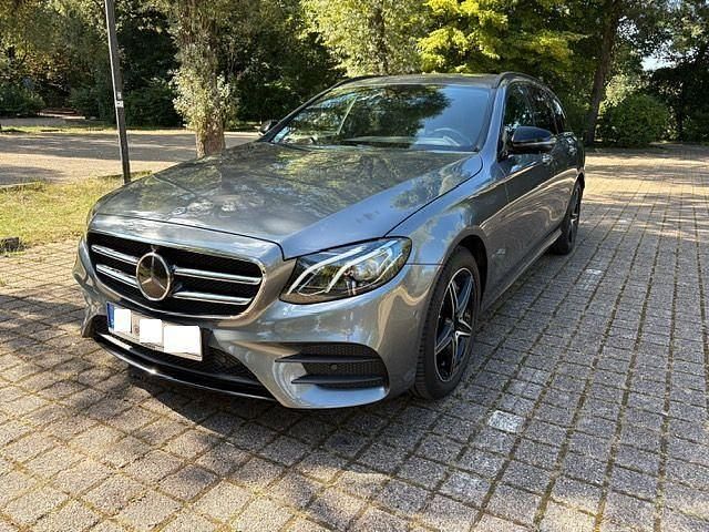Grau Gebraucht 2019 Mercedes E300 AMG Kombi | 29.000 € (Guter Preis) - Bild 1/4
