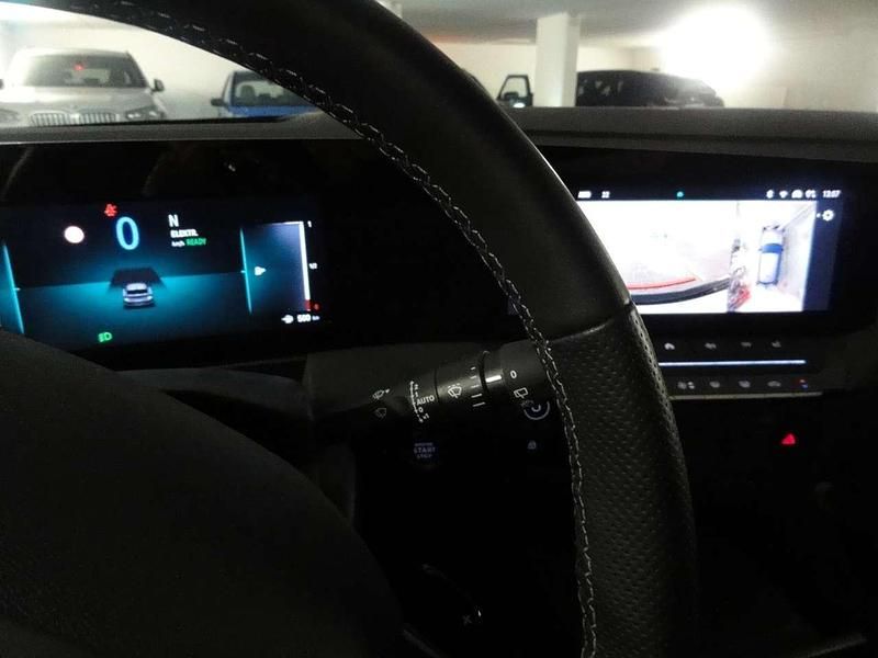 Weiß Gebraucht 2022 Opel Astra Ultimate Limousine | 24.500 € (Fairer Preis) - Bild 1/4