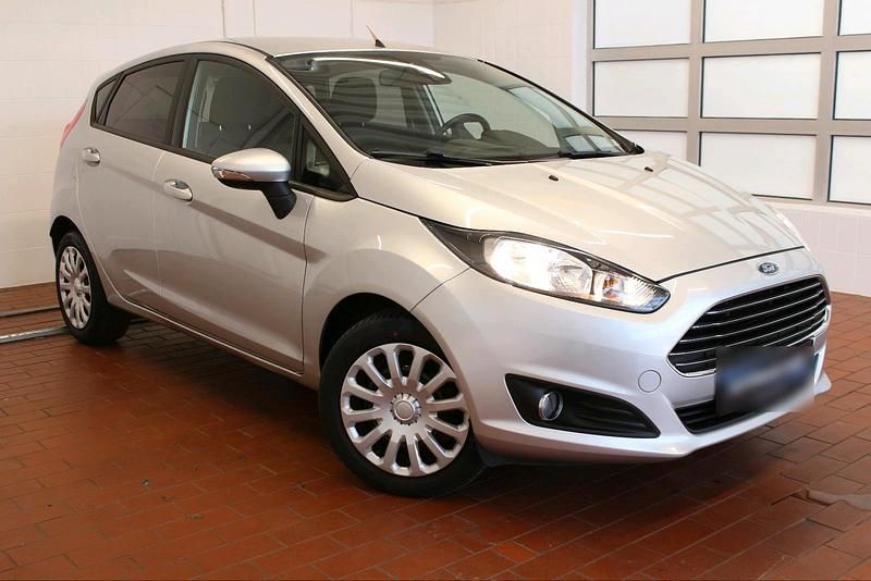 Gebraucht Ford Fiesta 65 PS (47 kW) 2013 Silber Kleinwagen