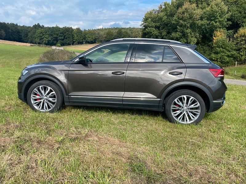 Braun Gebraucht 2019 VW T-Roc Sport SUV | 22.600 € (Fairer Preis) - Bild 1/4