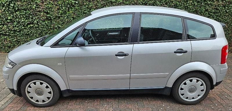 Usado Audi A2 75 HP (55 kW) 2003 Prateado Citadino