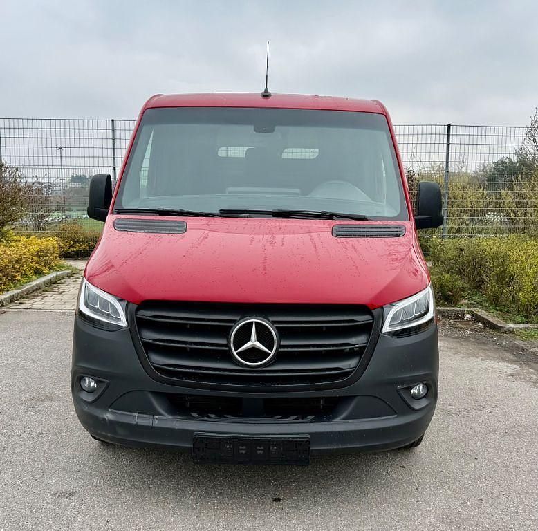 Używany Mercedes Sprinter 150 KM (110 kW) 2022 Czerwony Van