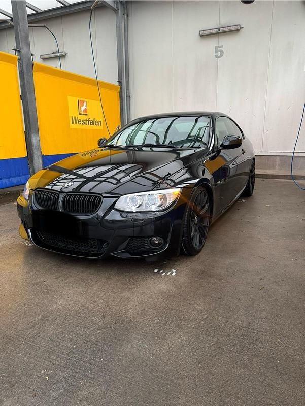 Schwarz Gebraucht 2010 BMW 325 Coupé | 11.499 € (Fairer Preis) - Bild 1/4