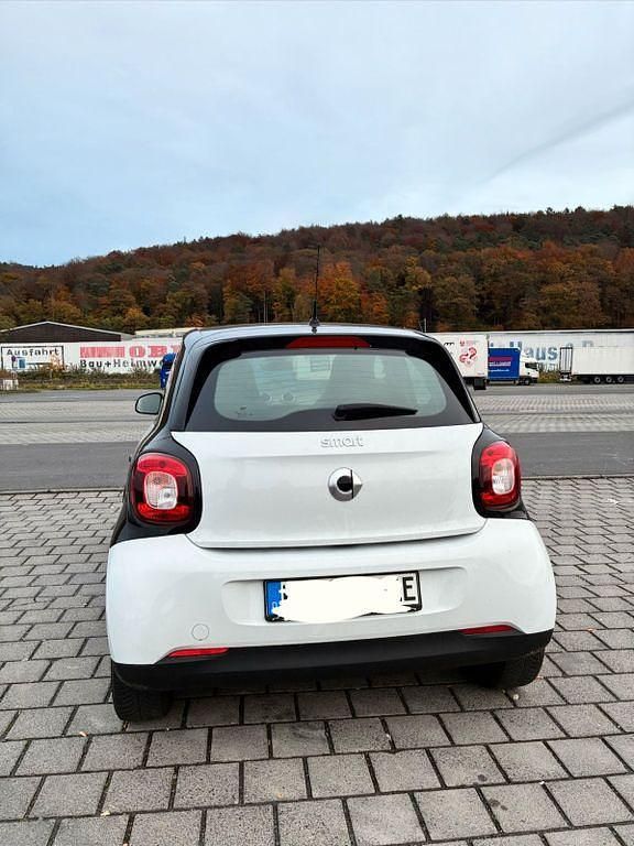 Gebraucht Smart ForFour Electric Drive 60 kW (82 PS) 2019 Weiß Limousine