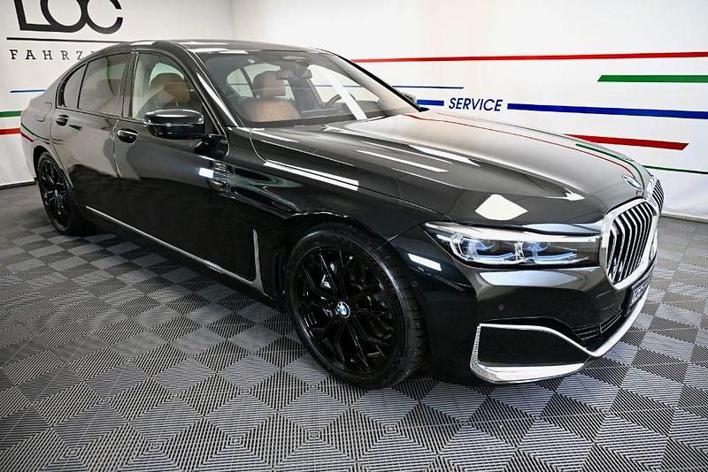 Saphirschwarz metallic Gebraucht 2022 BMW 730 Shadowline Limousine | 56.800 € (Fairer Preis) - Bild 1/4