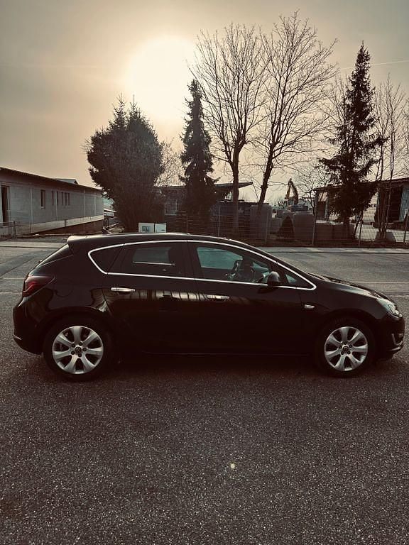 Gebraucht Opel Astra Edition 165 PS (121 kW) 2014 Schwarz Limousine