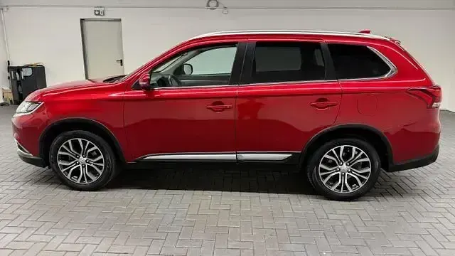 Gebraucht Mitsubishi Outlander 150 PS (110 kW) 2017 Karminrotmet. SUV