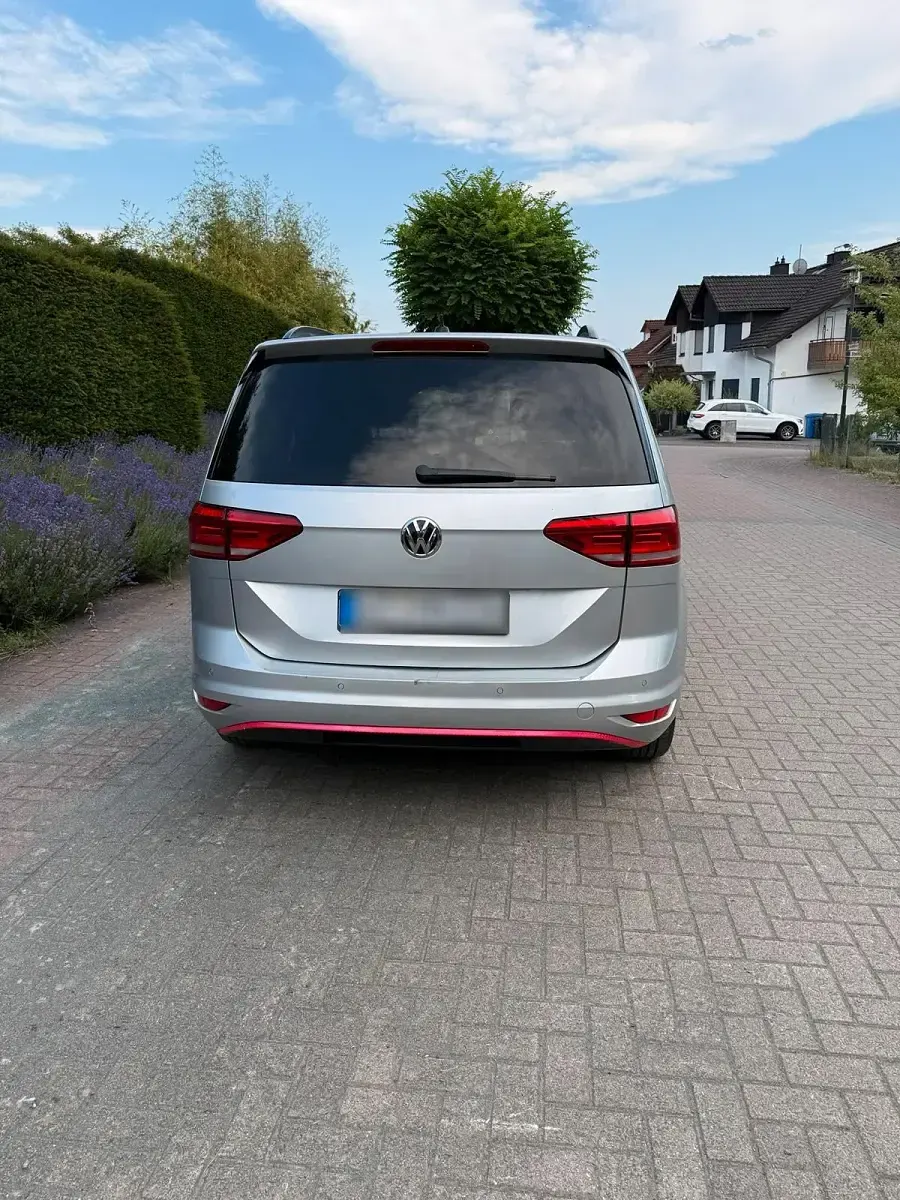 Gebraucht VW Touran 116 PS (85 kW) 2016 Silber Van / Kleinbus