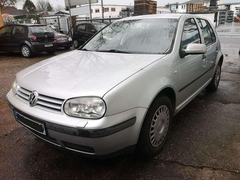 Silber Gebraucht 2002 VW Golf Limousine | 1.999 € (Fairer Preis) - Bild 1/4