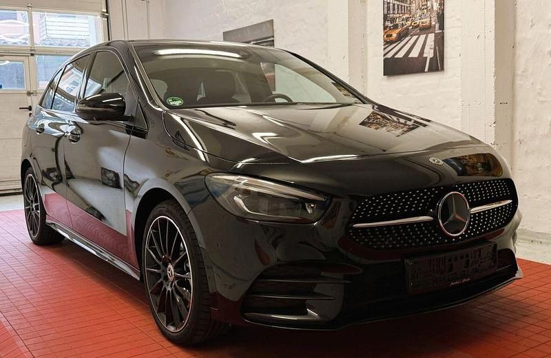 Schwarz Gebraucht 2022 Mercedes B250e AMG line Van / Kleinbus | 31.900 € (Etwas zu teuer) - Bild 1/4