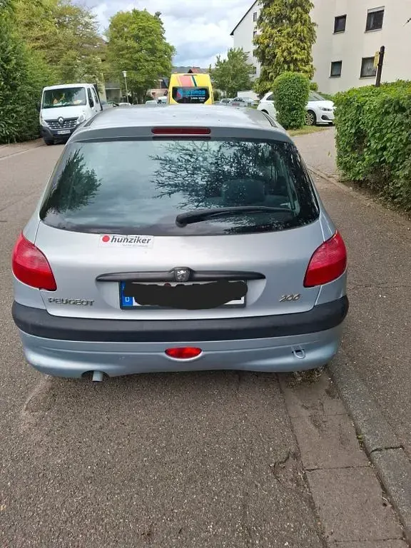 Gebraucht Peugeot 206 Style 75 PS (55 kW) 2001 Grau Limousine