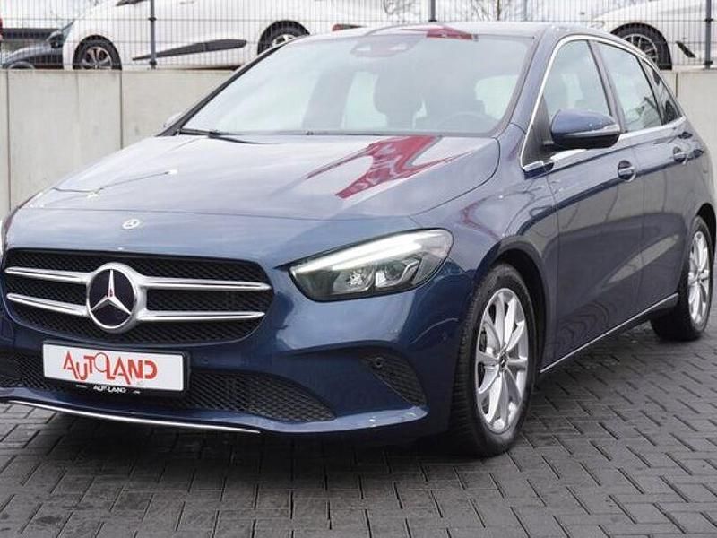 Gebraucht Mercedes B220 Progressive 190 PS (139 kW) 2019 Blau Van / Kleinbus
