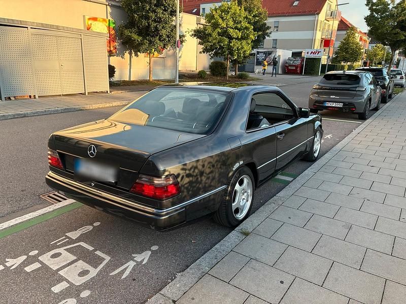 Gebraucht Mercedes E320 220 PS (161 kW) 1993 Schwarz Coupé