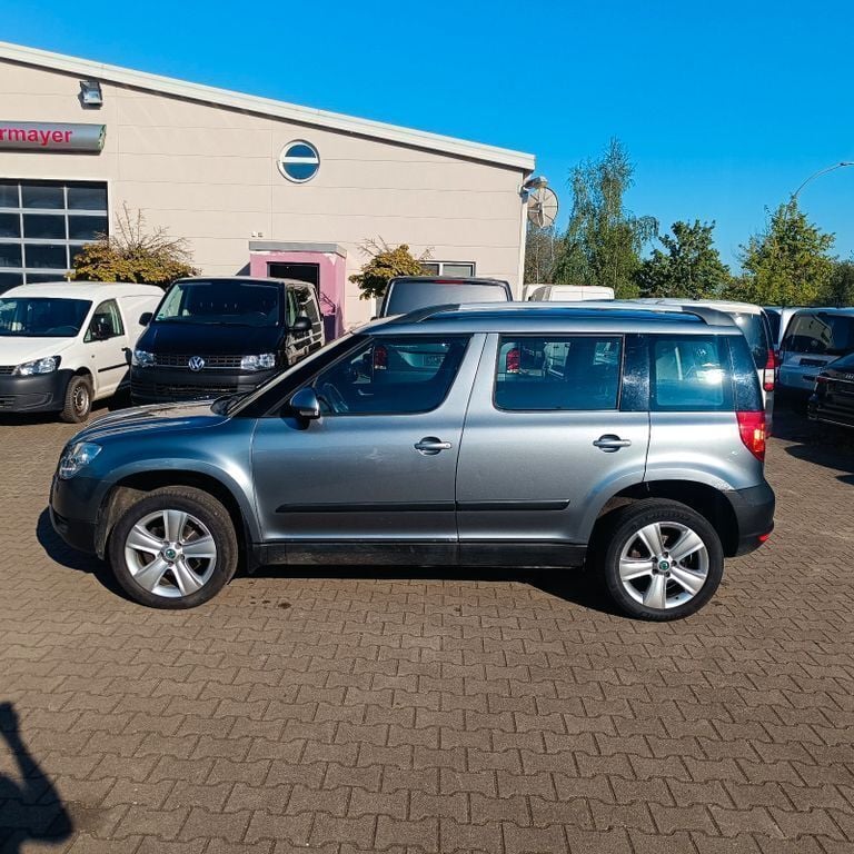 Grau Gebraucht 2010 Skoda Yeti Experience SUV | 4.250 € (Fairer Preis) - Bild 1/4