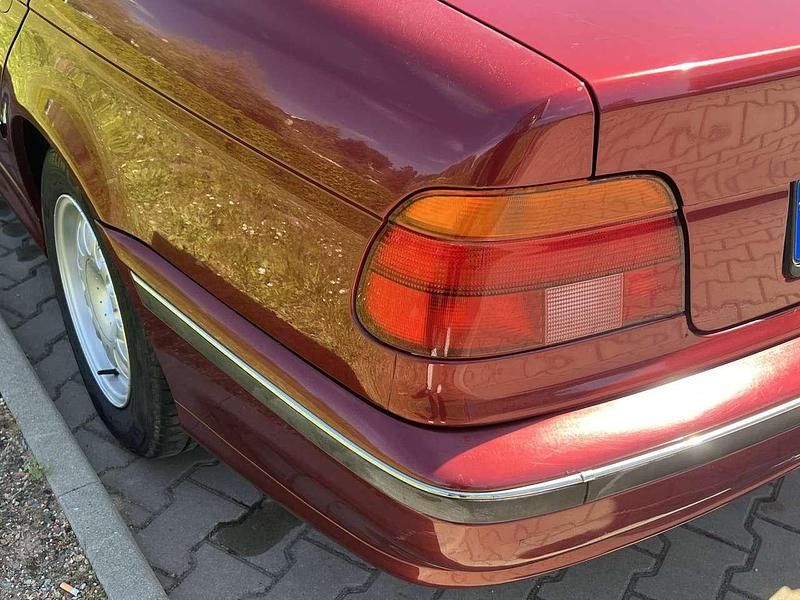 Gebraucht BMW 523 170 PS (125 kW) 1996 Rot Limousine