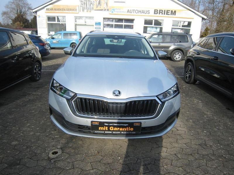 Gebraucht Skoda Octavia Clever 150 PS (110 kW) 2022 Silber Kombi