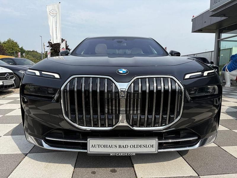 Schwarz Gebraucht 2023 BMW 740 Executive Limousine | 79.888 € - Bild 1/4