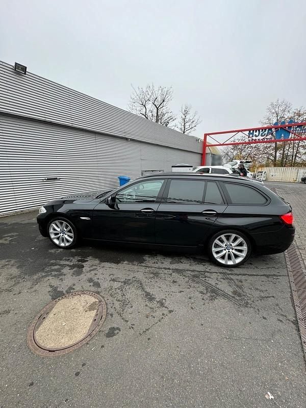 Gebraucht BMW 520 184 PS (135 kW) 2011 Schwarz Kombi