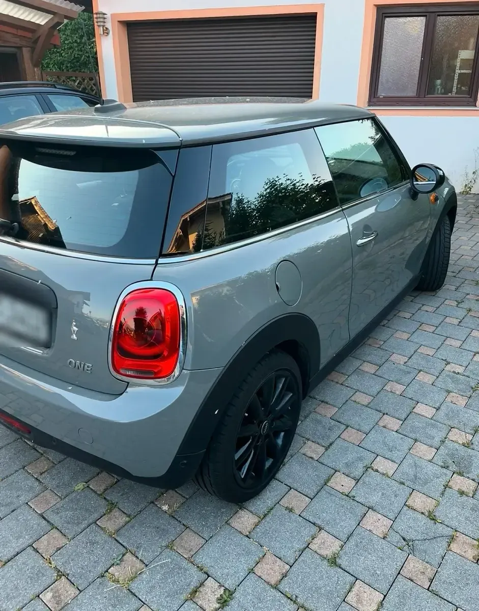 Usado Mini Cooper 102 HP (75 kW) 2018 Cinzento Citadino