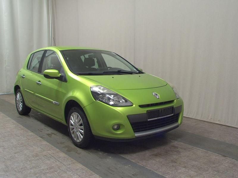 Gebraucht Renault Clio II Dynamique 75 PS (55 kW) 2010 Apfelgrün Limousine