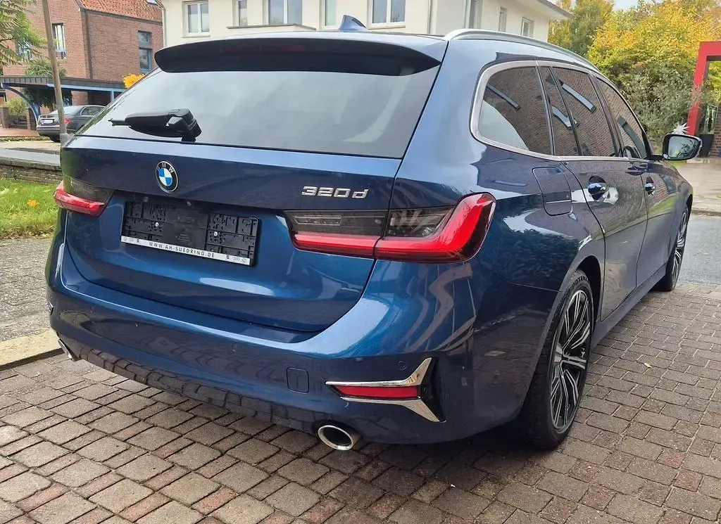 Gebraucht BMW 320 Luxury Line 190 PS (139 kW) 2020 Blau Kombi