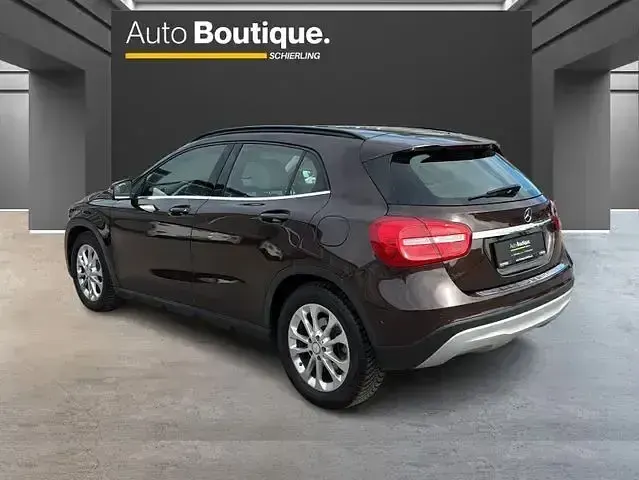 Gebraucht Mercedes GLA250 Style 211 PS (155 kW) 2014 Braun SUV