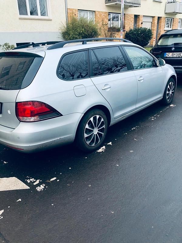 Gebraucht VW Golf VI 105 PS (77 kW) 2011 Grau Kleinwagen