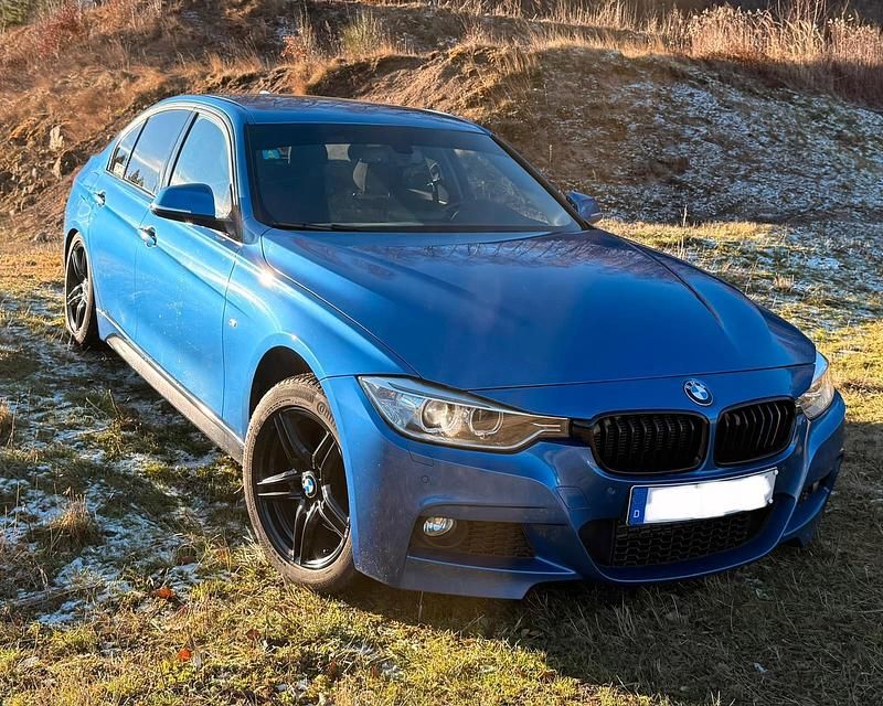 Blau Gebraucht 2013 BMW 320 Limousine | 14.600 € (Teuer) - Bild 1/4