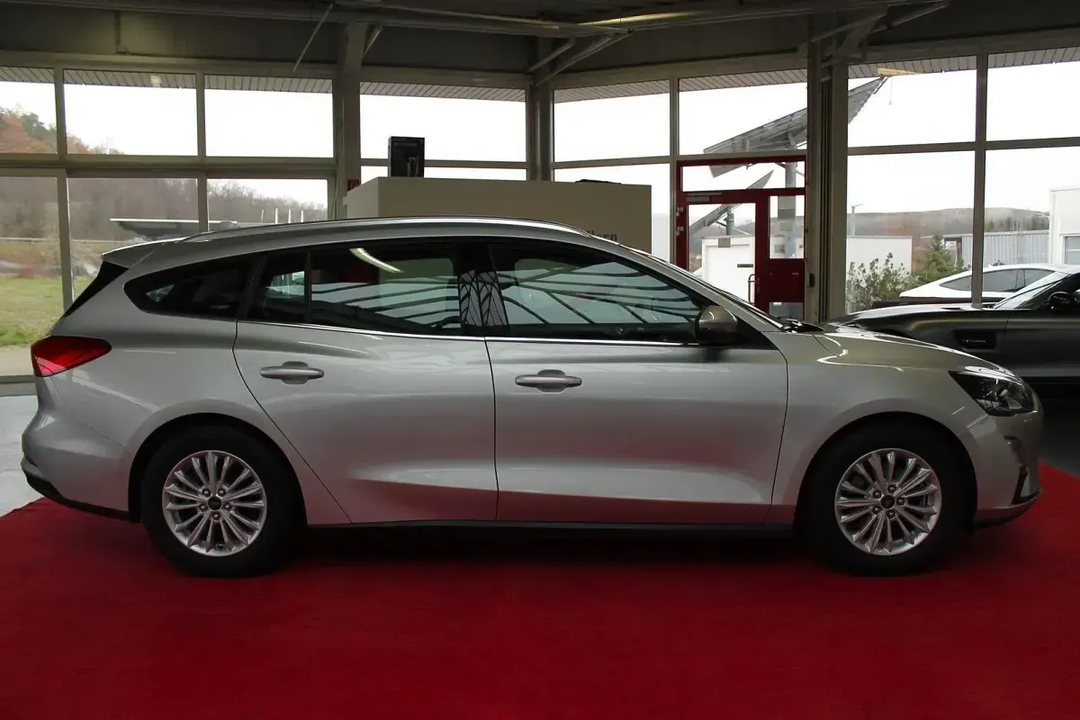 Gebraucht Ford Focus 125 PS (91 kW) 2019 Silber Kombi
