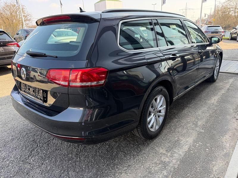 Gebraucht VW Passat Comfortline 150 PS (110 kW) 2019 Grau Kombi