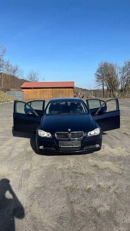 Gebraucht BMW 320 150 PS (110 kW) 2006 Blau Limousine