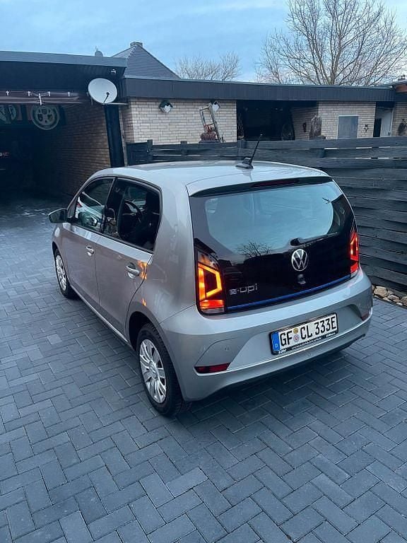 Gebraucht VW e-up! Style 61 kW (83 PS) 2022 Schwarz Kleinwagen