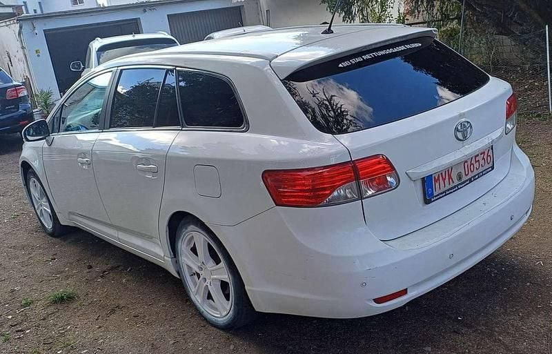 Gebraucht Toyota Avensis Edition 150 PS (110 kW) 2014 Weiß Kombi