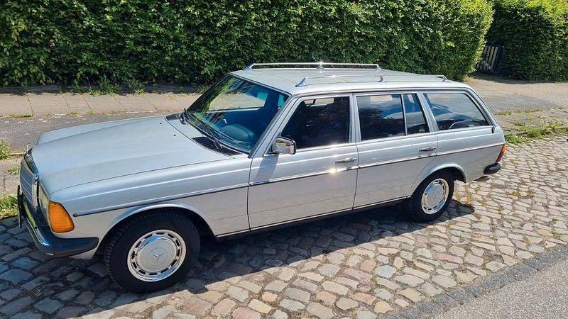 Silber Gebraucht 1984 Mercedes E280 Kombi | 15.000 € - Bild 1/4