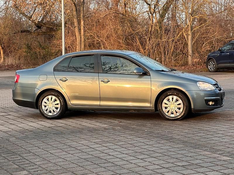 Gebraucht VW Jetta 122 PS (89 kW) 2009 Limousine