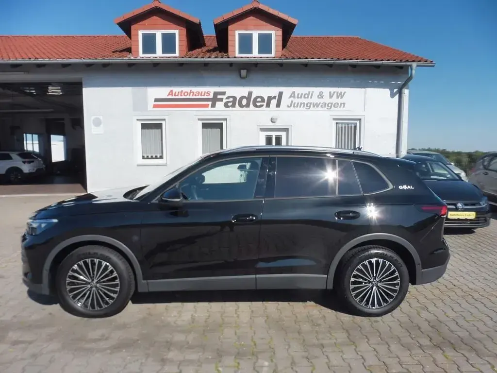 Gebraucht VW Tiguan Goal 150 PS (110 kW) 2025 Schwarz SUV