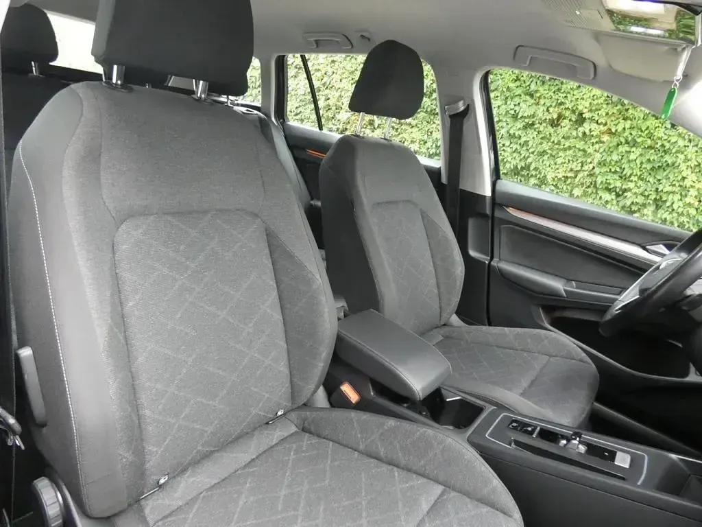 Gebraucht VW Golf VIII Life 116 PS (85 kW) 2023 Deep black perleffekt Kombi