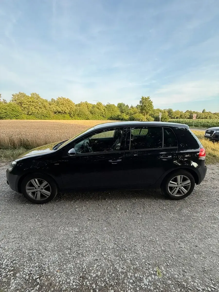 Gebraucht VW Golf VI Match 105 PS (77 kW) 2012 Schwarz Kleinwagen