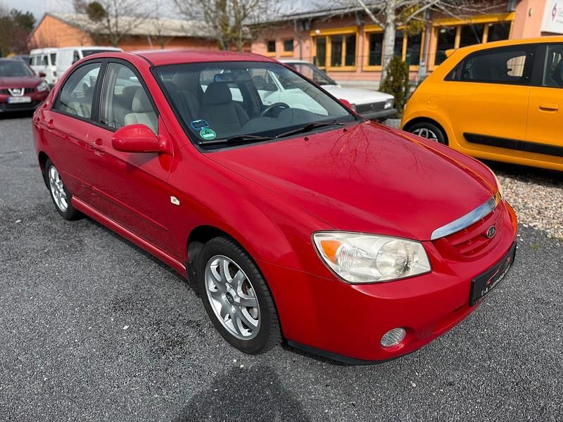 Usado Kia Cerato 143 CV (105 kW) 2005 Rojo Berlina