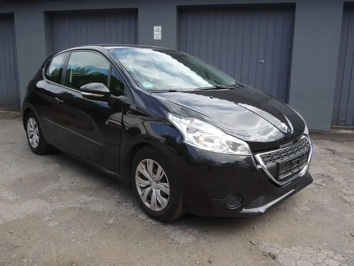 Gebraucht Peugeot 208 Allure 95 PS (69 kW) 2012 Schwarz Kleinwagen