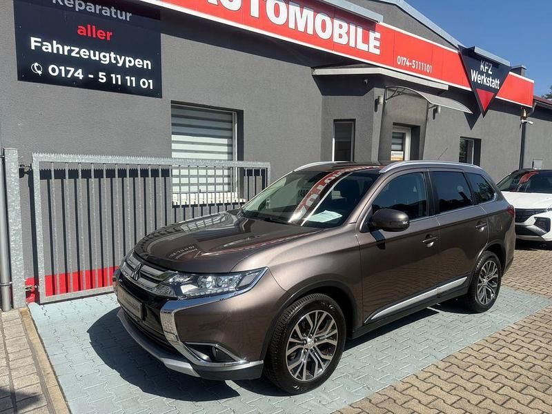 Braun Gebraucht 2016 Mitsubishi Outlander Plus SUV | 14.490 € (Fairer Preis) - Bild 1/4