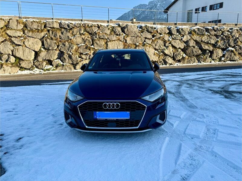 Blau Gebraucht 2021 Audi A3 Advanced Limousine | 22.800 € (Fairer Preis) - Bild 1/4