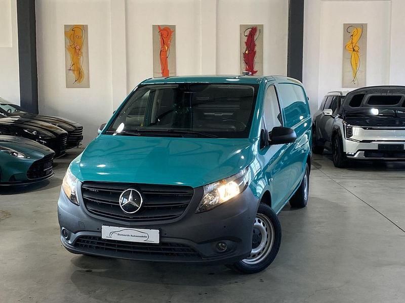 Vaillantgrün Gebraucht 2023 Mercedes Vito Van / Kleinbus | 27.490 € (Superpreis) - Bild 1/4