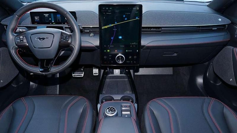 Gebraucht Ford Mustang Mach-E 197 kW (269 PS) 2022 Star white platinum SUV