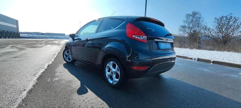 Gebraucht Ford Fiesta 60 PS (44 kW) 2009 Schwarz Kleinwagen