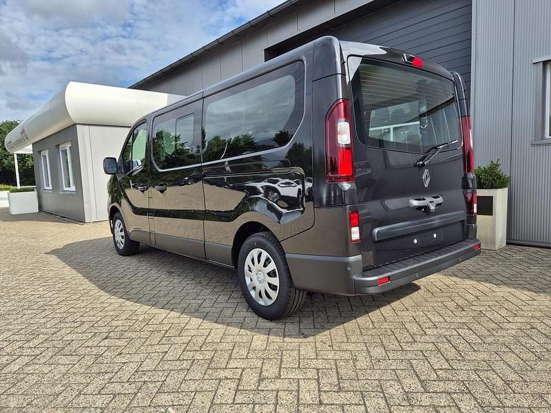 Neu Renault Trafic Evolution 150 PS (110 kW) 2025 Tenebroschwarz Van / Kleinbus