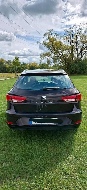 Violett Gebraucht 2018 Seat Leon Style Kombi | 13.900 € (Fairer Preis) - Bild 1/4