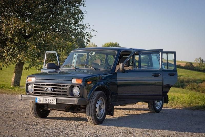 Grün Gebraucht 2018 Lada niva SUV | 7.900 € (Superpreis) - Bild 1/4