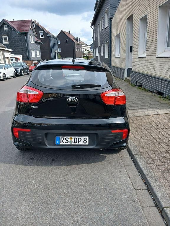 Gebraucht Kia Rio Start 84 PS (61 kW) 2016 Schwarz Kleinwagen
